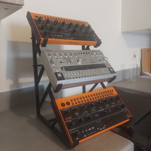 Tier desktop synth - 3,
